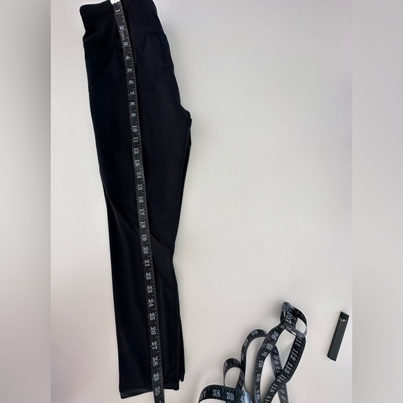 Nike running Dri Fit leggings size XS Black mesh and ventilation on the thigh. - Picture 8 of 9